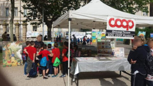 Bambini allo stand Unicoop