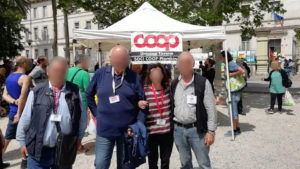 Persone impegnate nella Giornata della trasparenza