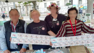 Persone impegnate nella Giornata della trasparenza