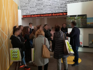 Studenti in attesa che cominci l'incontro Settempre pedagogico