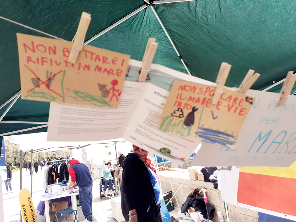 biglietti disegnati e scritti da bambini sul tema dell’inquinamento del mare biglietti disegnati e scritti da bambini sul tema dell'inquinamento del mare