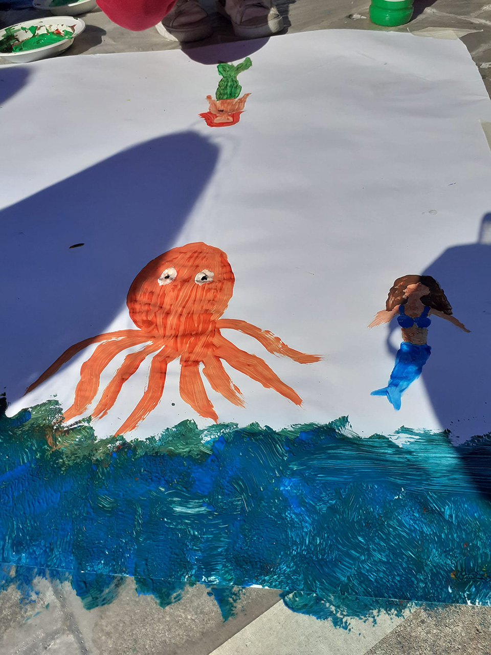 disegno fatto da bambino rappresentante una sirenetta e un polpo disegno fatto da bambino rappresentante una sirenetta e un polpo