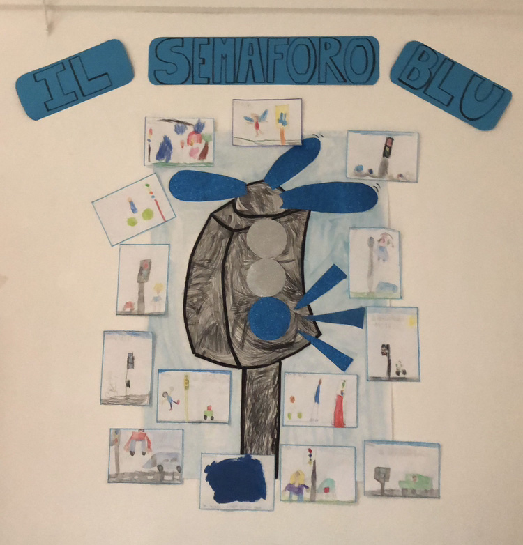 disegno fatto da bambini: il semaforo blu per progetto le regole del gioco disegno fatto da bambini: il semaforo blu per progetto le regole del gioco
