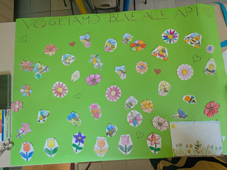 cartellone con api e fiori