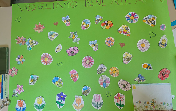 cartellone con api e fiori