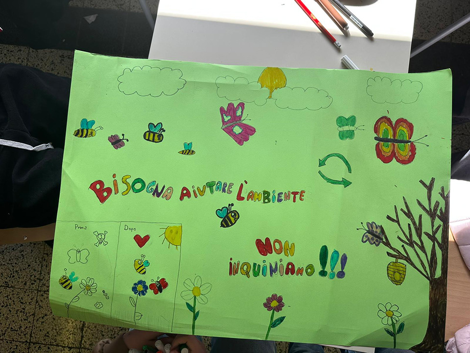cartellone per progetto ogni ape conta con scritte e disegni
