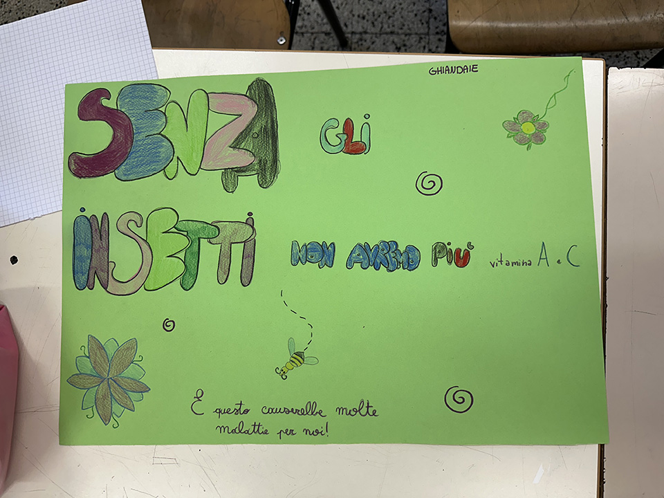 cartellone per progetto ogni ape conta con scritte e disegni