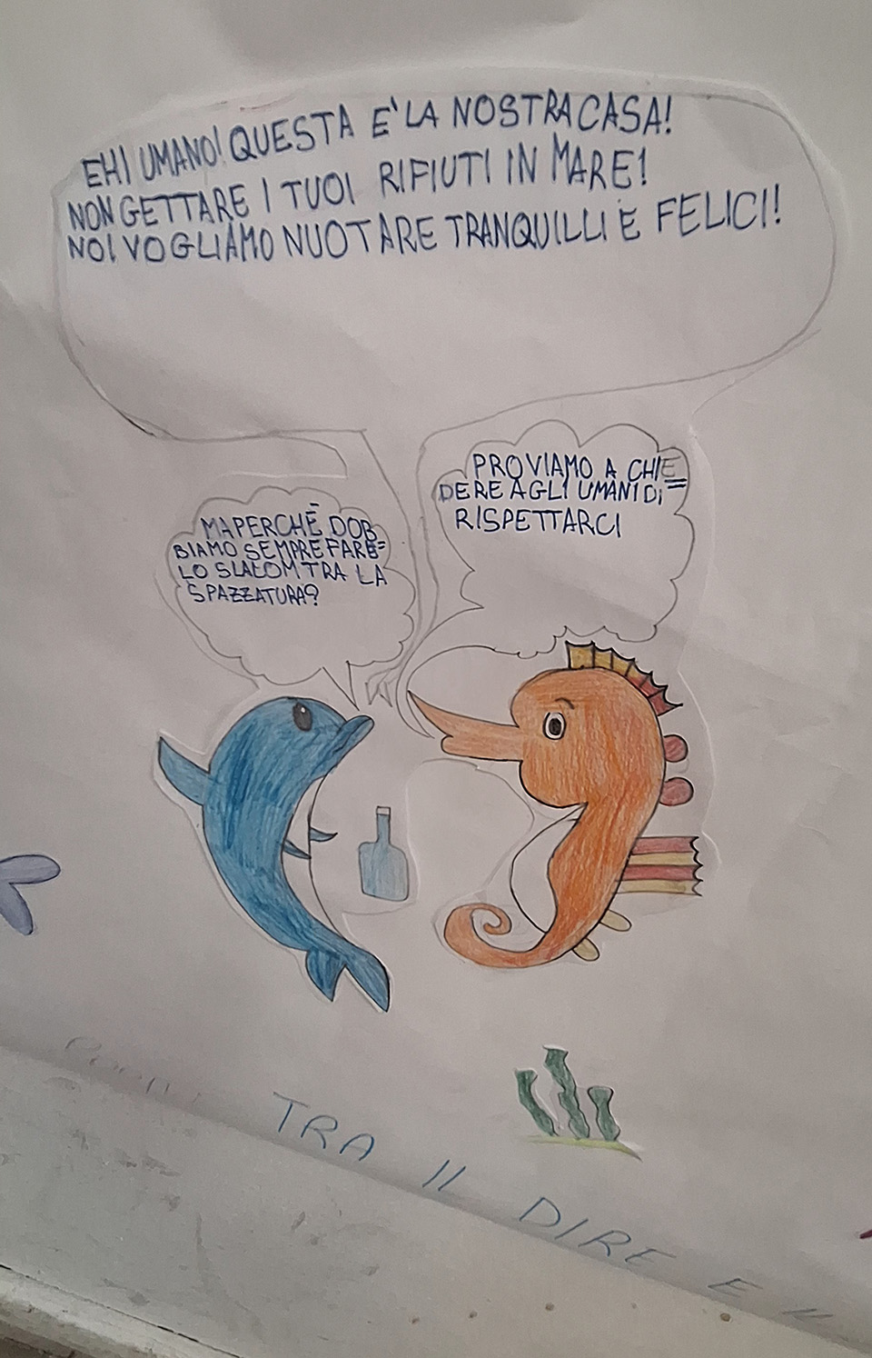 cartellone con vignette e disegno di pesci